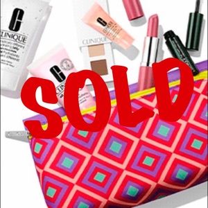 SOLD! (NWOT) CLINIQUE GIFT SET (INCOMPLETE) 👝💄